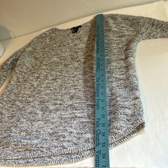 H&M Heather Gray V-Neck Sweater Size Small - Picture 7 of 9